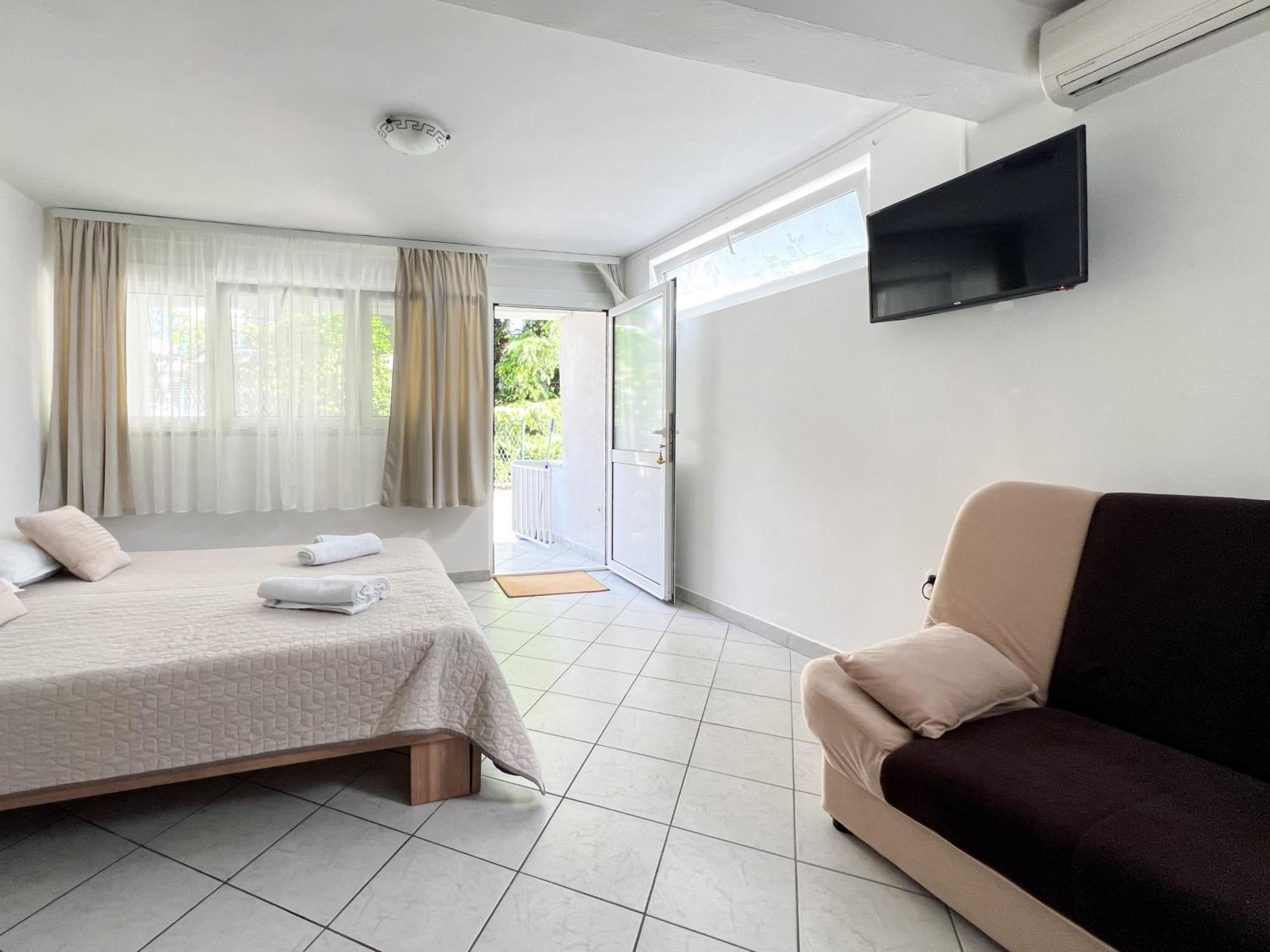Seaside Apartments And Rooms Baška Voda Екстериор снимка
